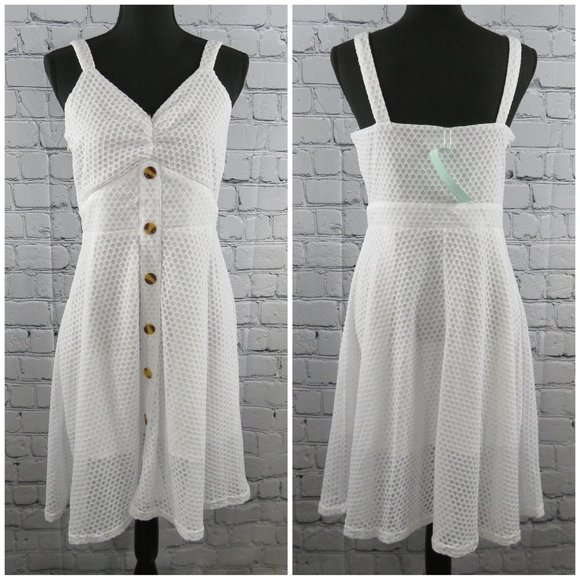 Dressfo Dresses & Skirts - NWT - Women's White Sleeveless V-Neck Fit & Flare